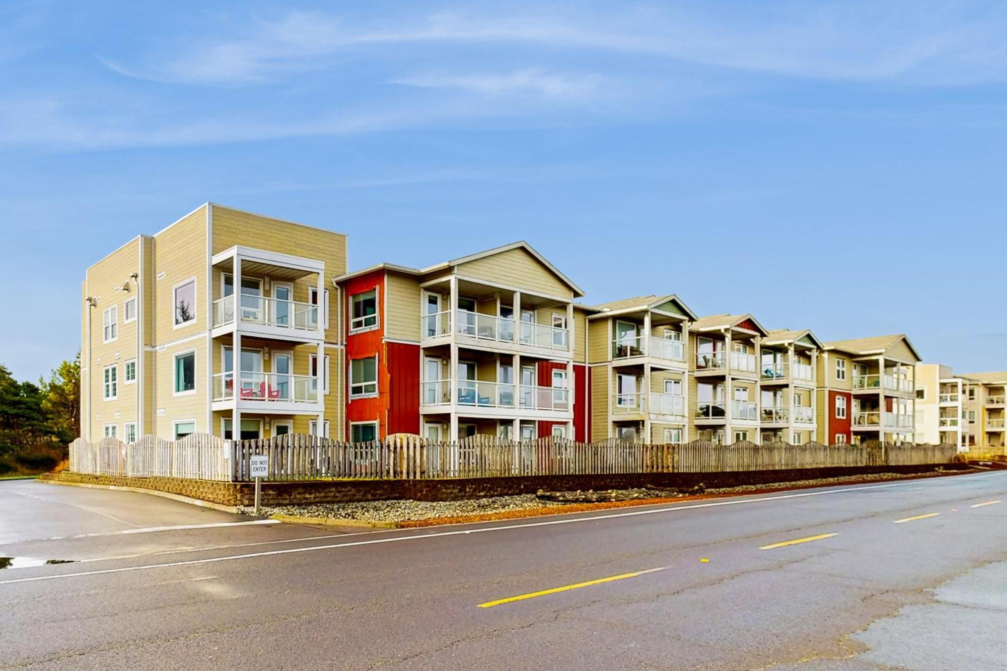 Lighthouse Views Apartment Westport Exterior photo