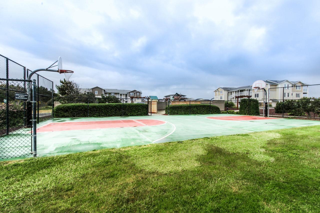 Lighthouse Views Apartment Westport Exterior photo