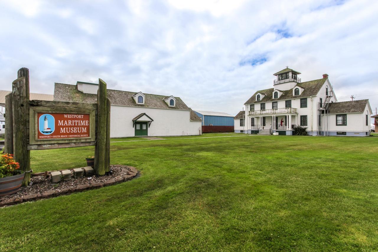 Lighthouse Views Apartment Westport Exterior photo
