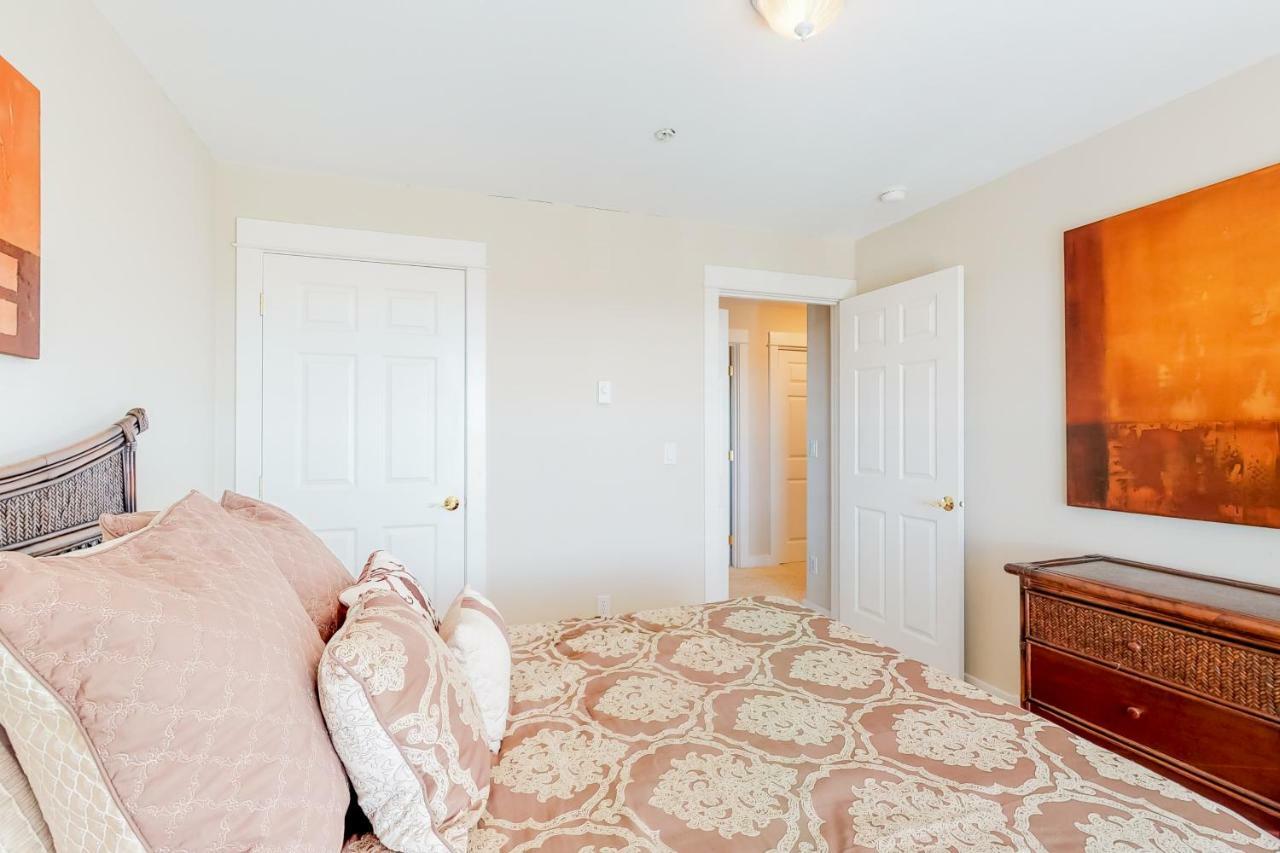 Lighthouse Views Apartment Westport Exterior photo