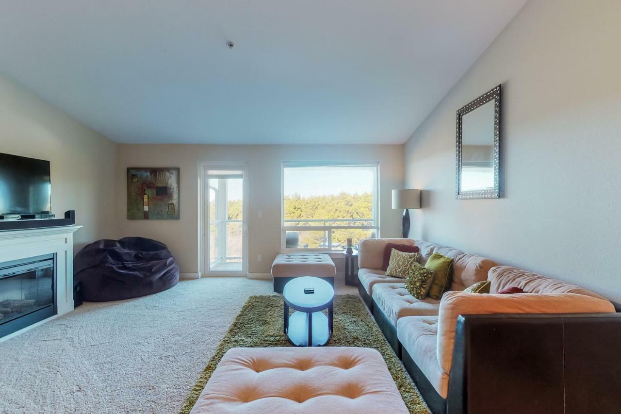 Lighthouse Views Apartment Westport Exterior photo
