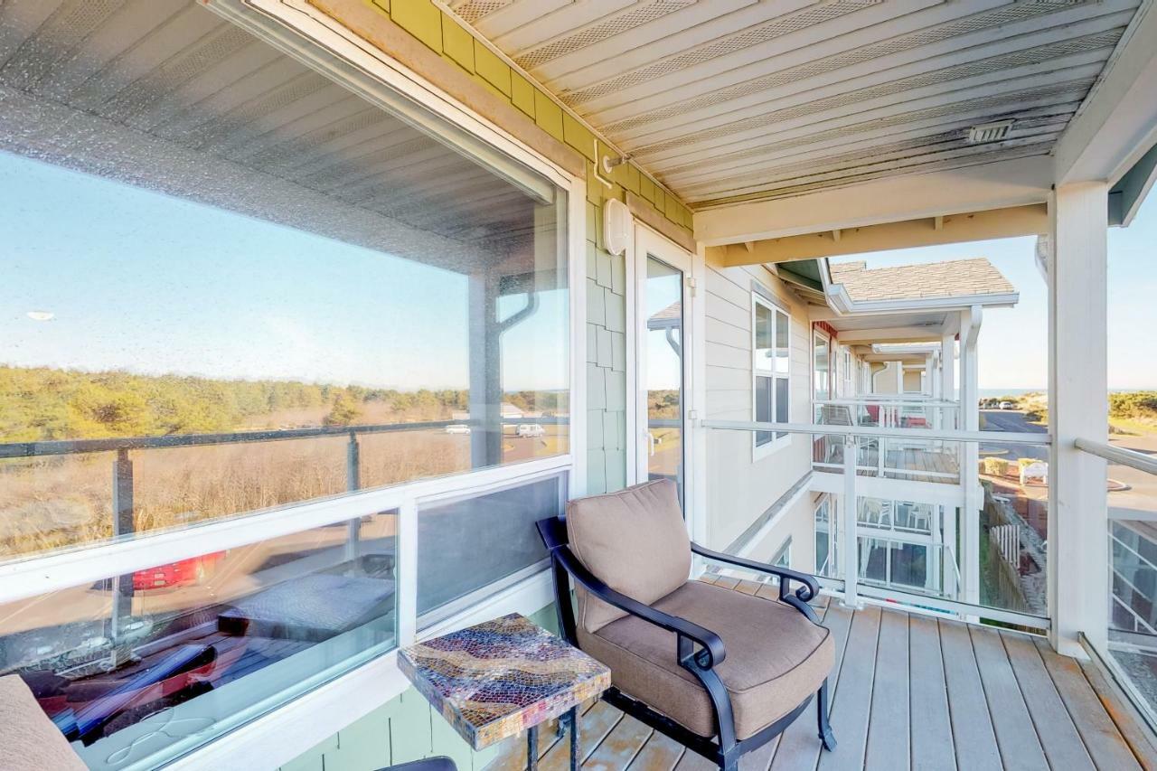 Lighthouse Views Apartment Westport Exterior photo