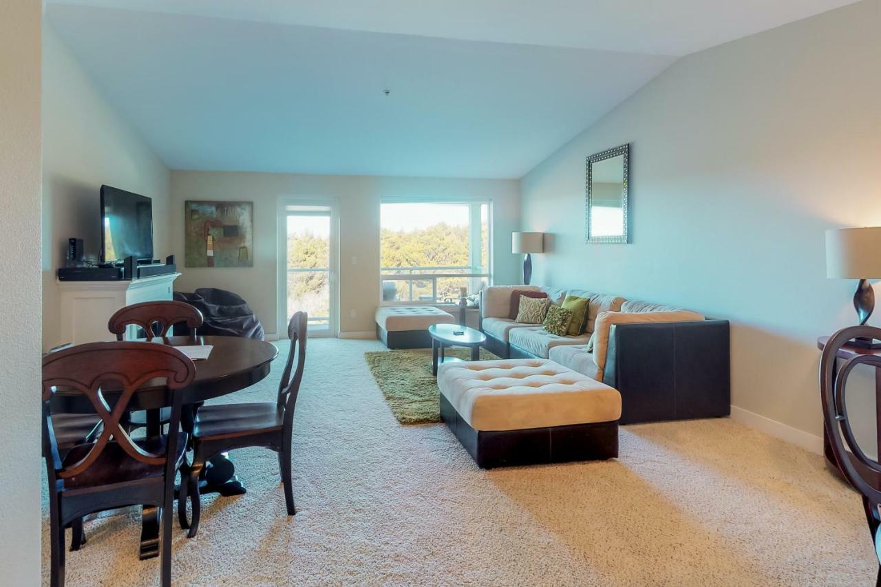 Lighthouse Views Apartment Westport Exterior photo