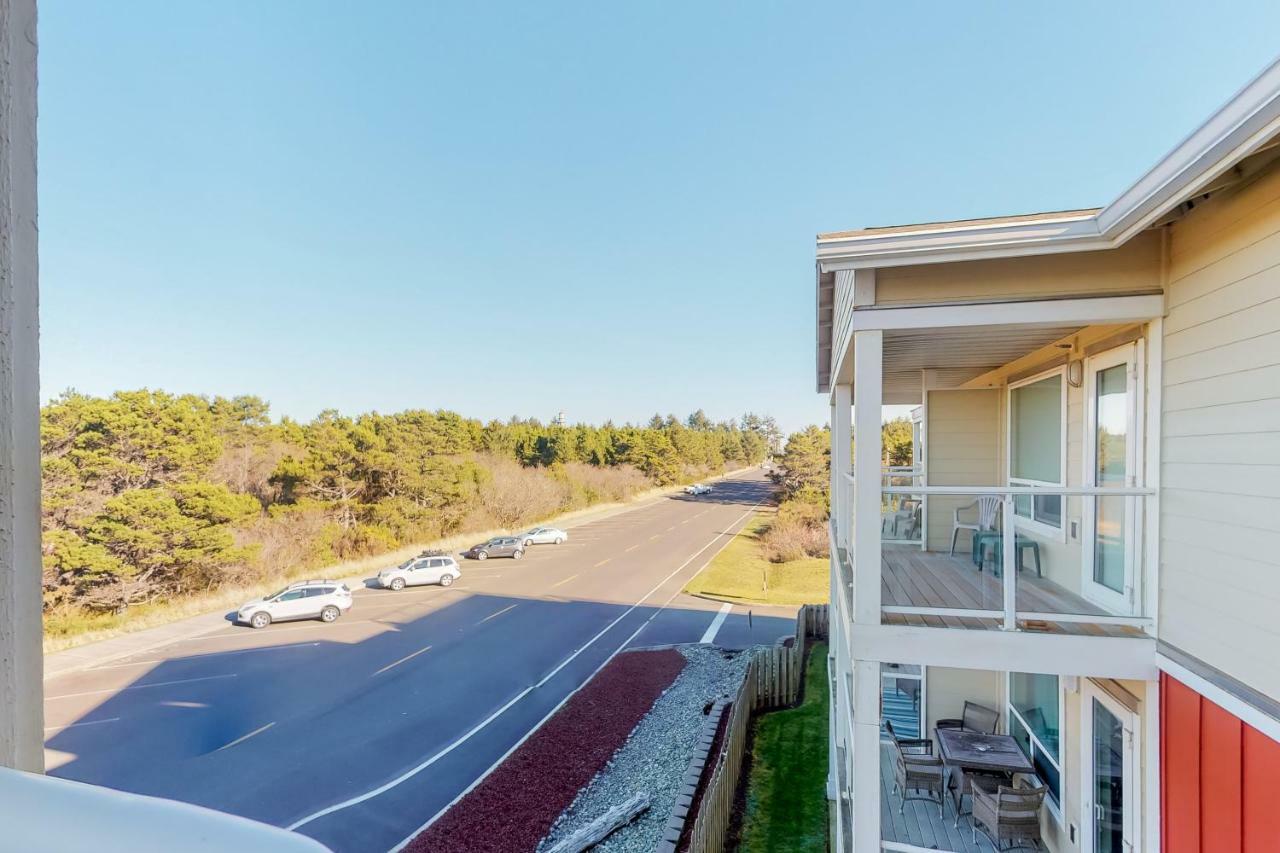 Lighthouse Views Apartment Westport Exterior photo
